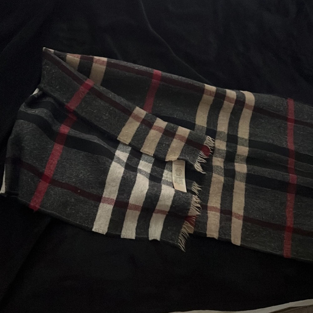 Authentic Burberry wool scarf - Picture 5 of 6